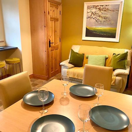 3 Bedroom House Located In Centre Of Carndonagh Kültér fotó