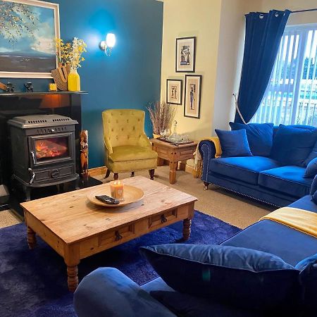 3 Bedroom House Located In Centre Of Carndonagh Kültér fotó