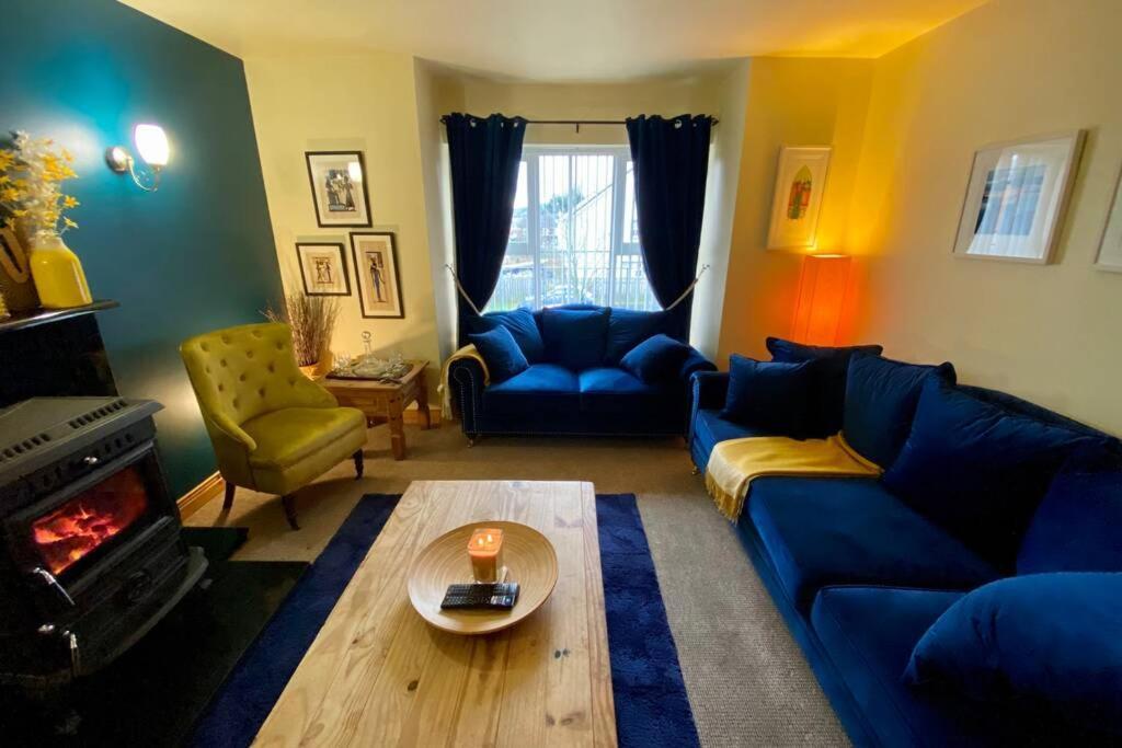 3 Bedroom House Located In Centre Of Carndonagh Kültér fotó