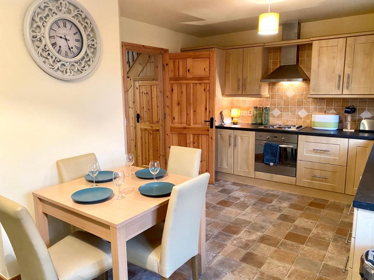 3 Bedroom House Located In Centre Of Carndonagh Kültér fotó