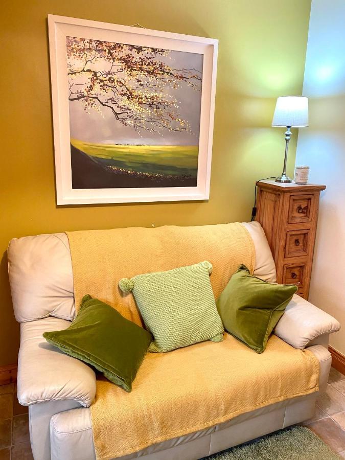 3 Bedroom House Located In Centre Of Carndonagh Kültér fotó
