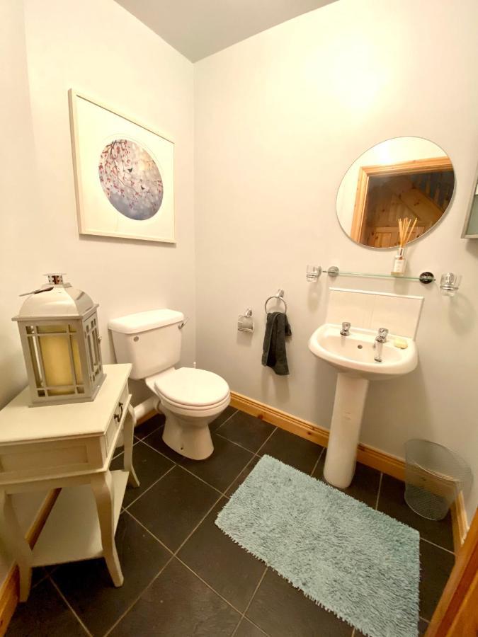 3 Bedroom House Located In Centre Of Carndonagh Kültér fotó