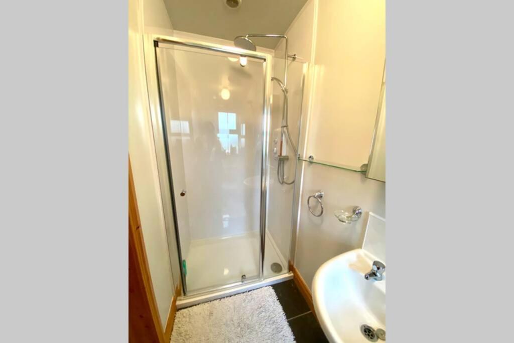3 Bedroom House Located In Centre Of Carndonagh Kültér fotó