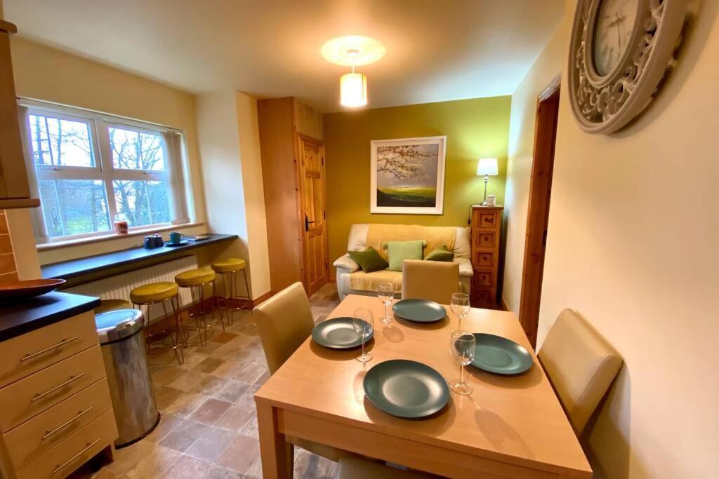 3 Bedroom House Located In Centre Of Carndonagh Kültér fotó