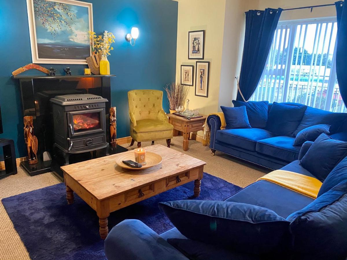 3 Bedroom House Located In Centre Of Carndonagh Kültér fotó
