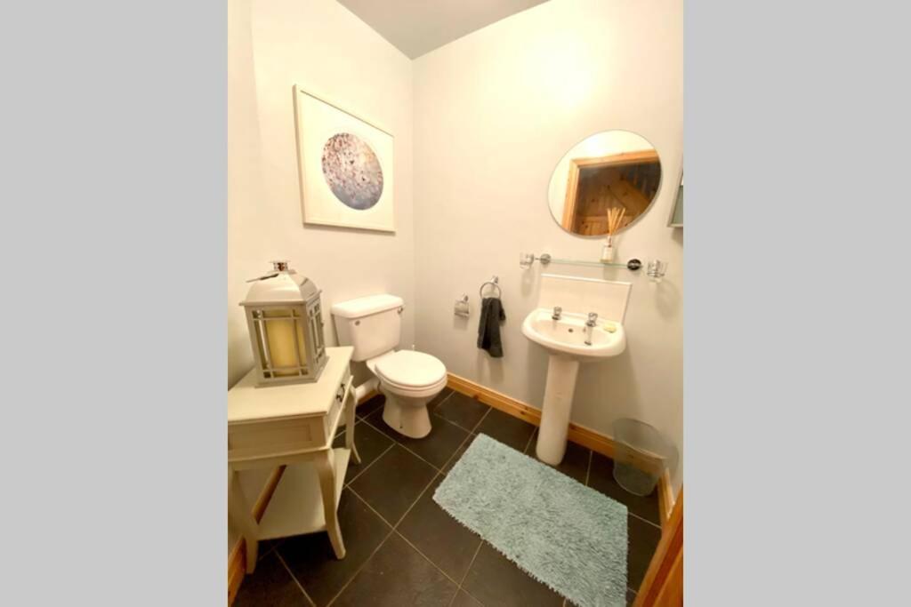 3 Bedroom House Located In Centre Of Carndonagh Kültér fotó