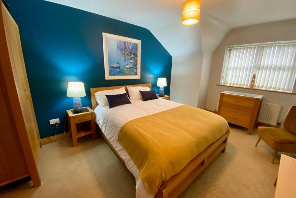 3 Bedroom House Located In Centre Of Carndonagh Kültér fotó