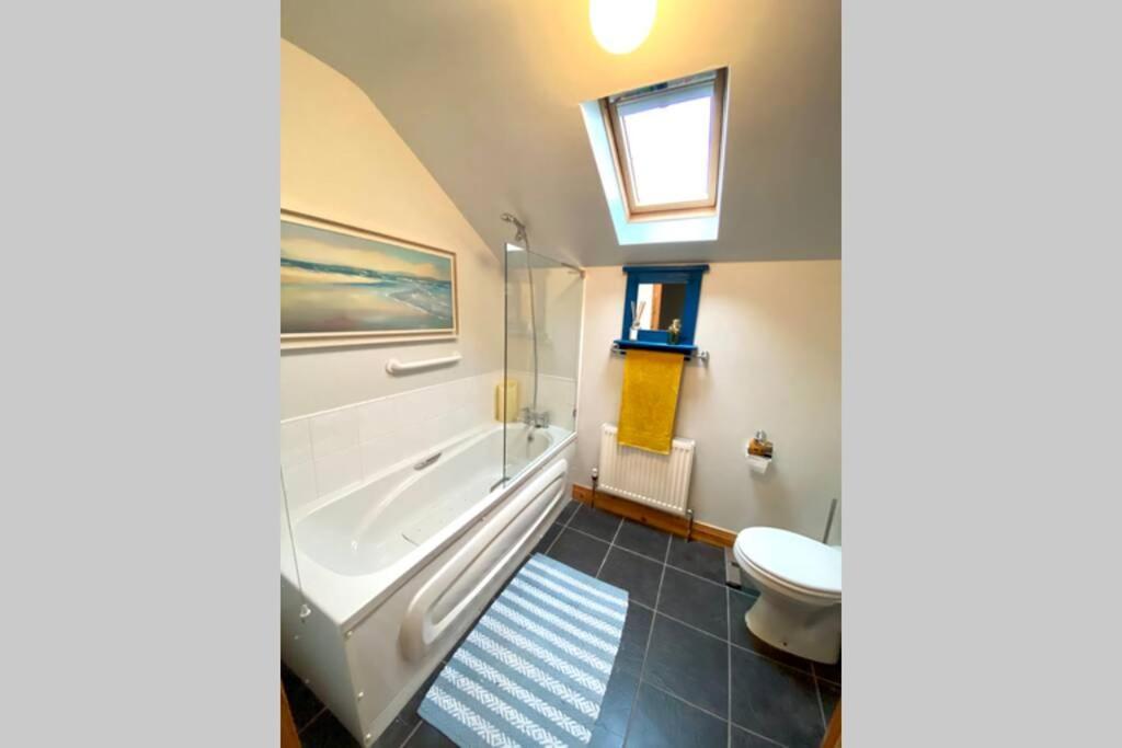 3 Bedroom House Located In Centre Of Carndonagh Kültér fotó