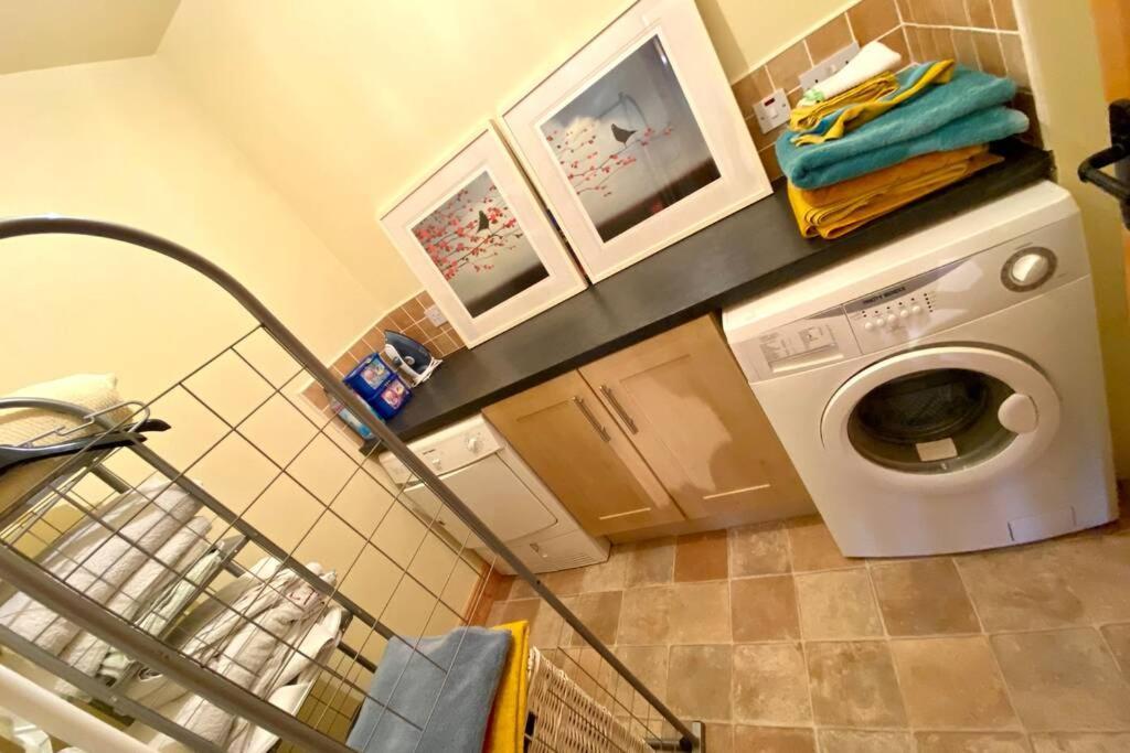 3 Bedroom House Located In Centre Of Carndonagh Kültér fotó