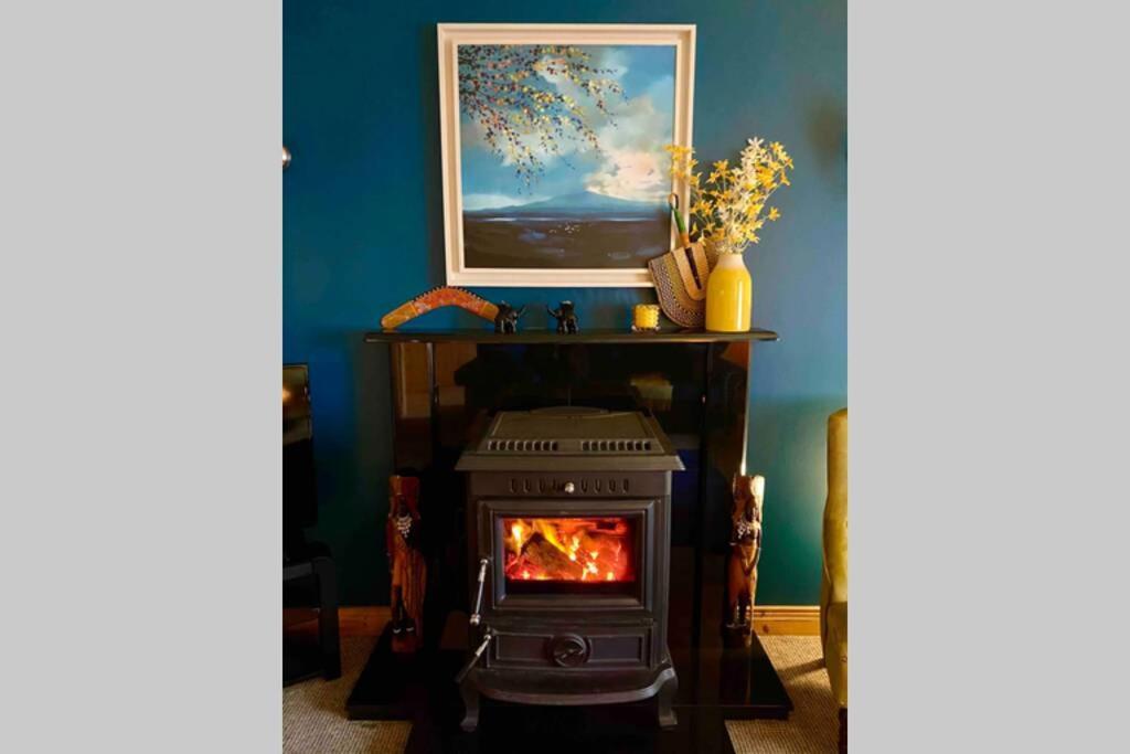 3 Bedroom House Located In Centre Of Carndonagh Kültér fotó