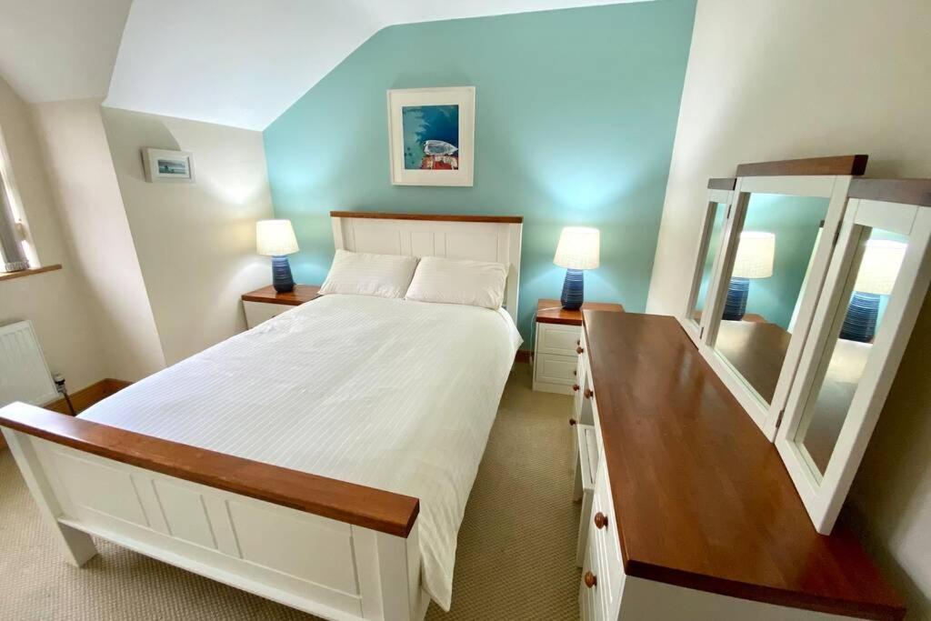 3 Bedroom House Located In Centre Of Carndonagh Kültér fotó