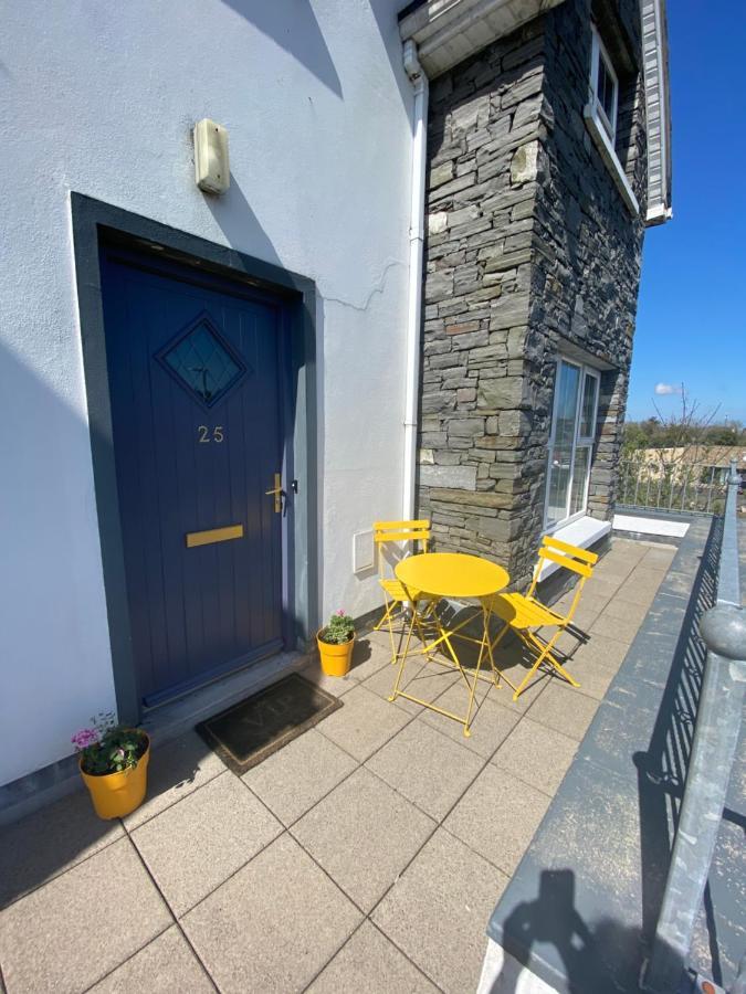 3 Bedroom House Located In Centre Of Carndonagh Kültér fotó