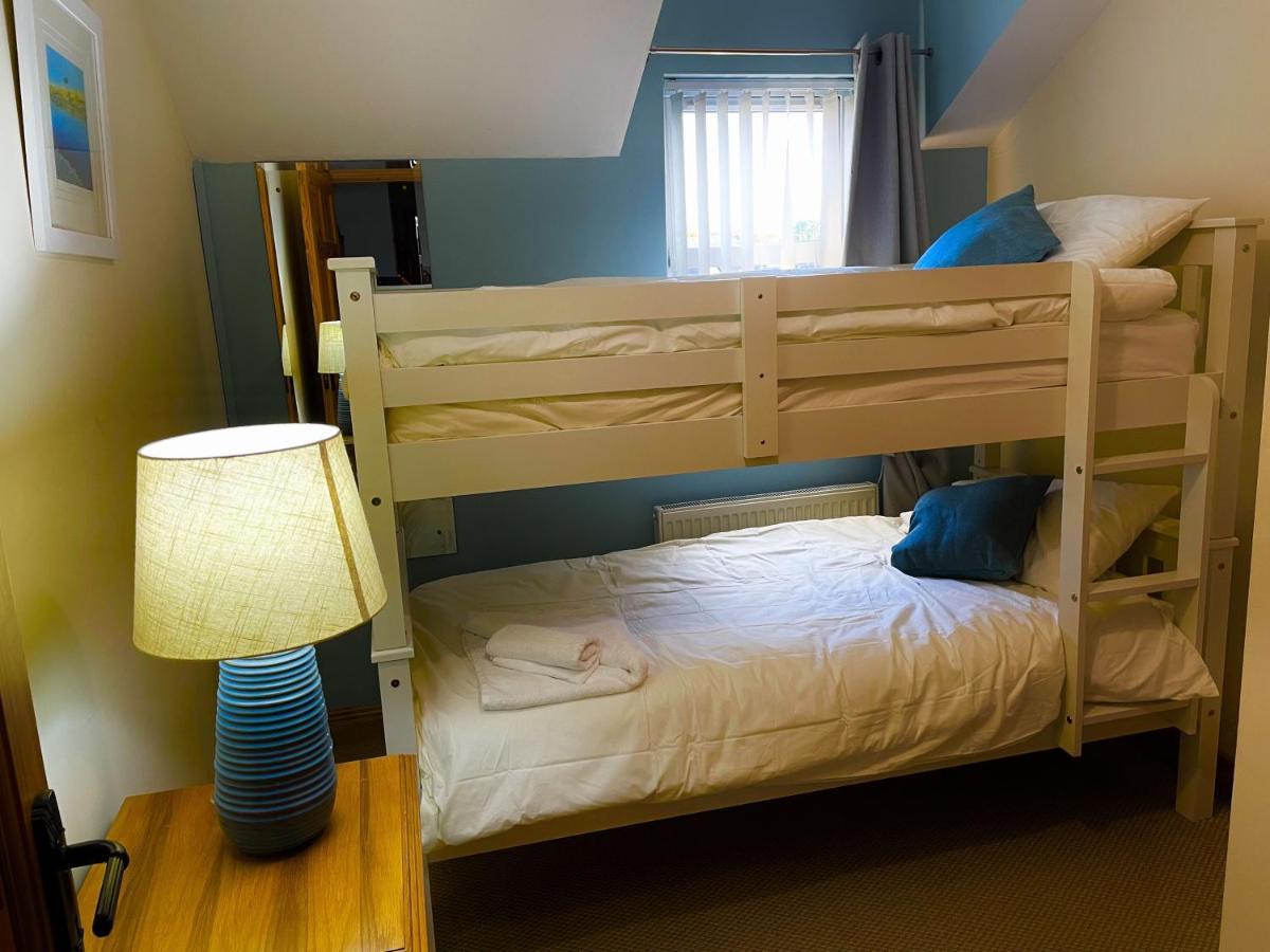 3 Bedroom House Located In Centre Of Carndonagh Kültér fotó